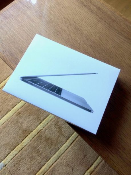 MacBook Pro2016版製品箱