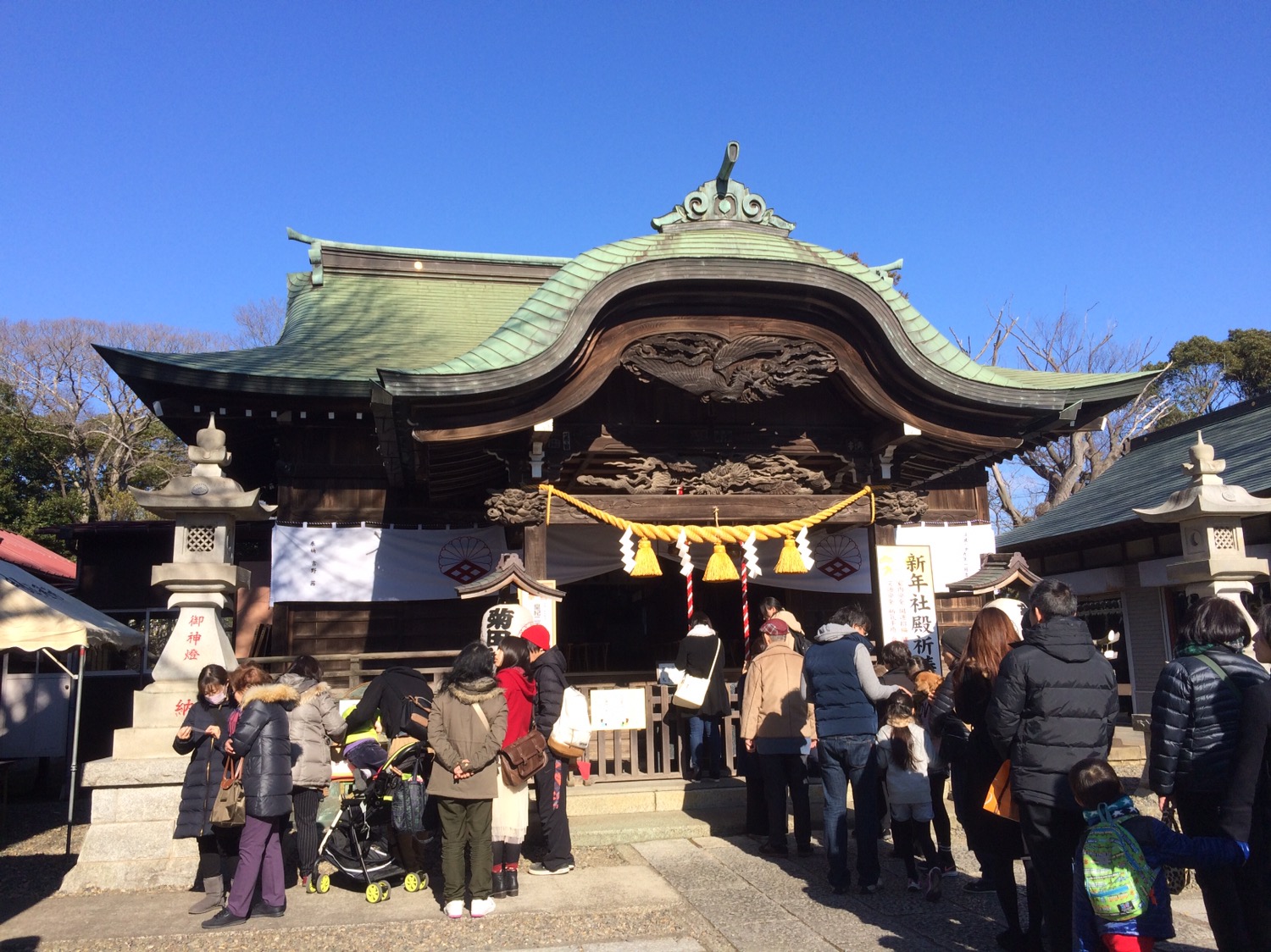 行列の菊田神社